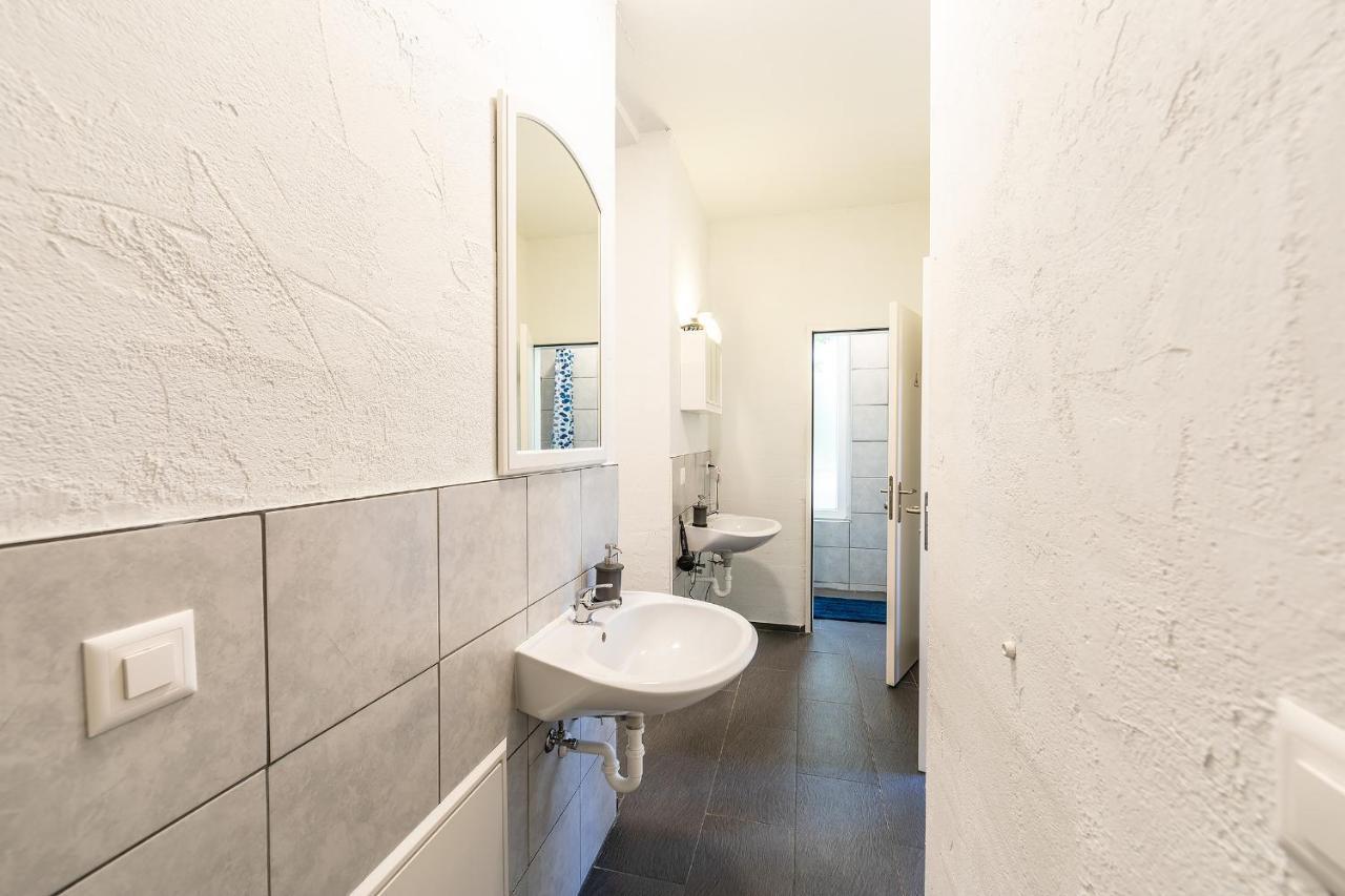 Simple Rooms - Yellow Inn St. Gallen Exterior photo