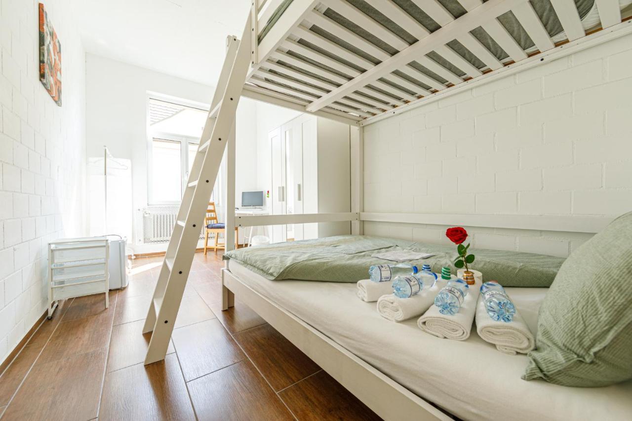 Simple Rooms - Yellow Inn St. Gallen Exterior photo