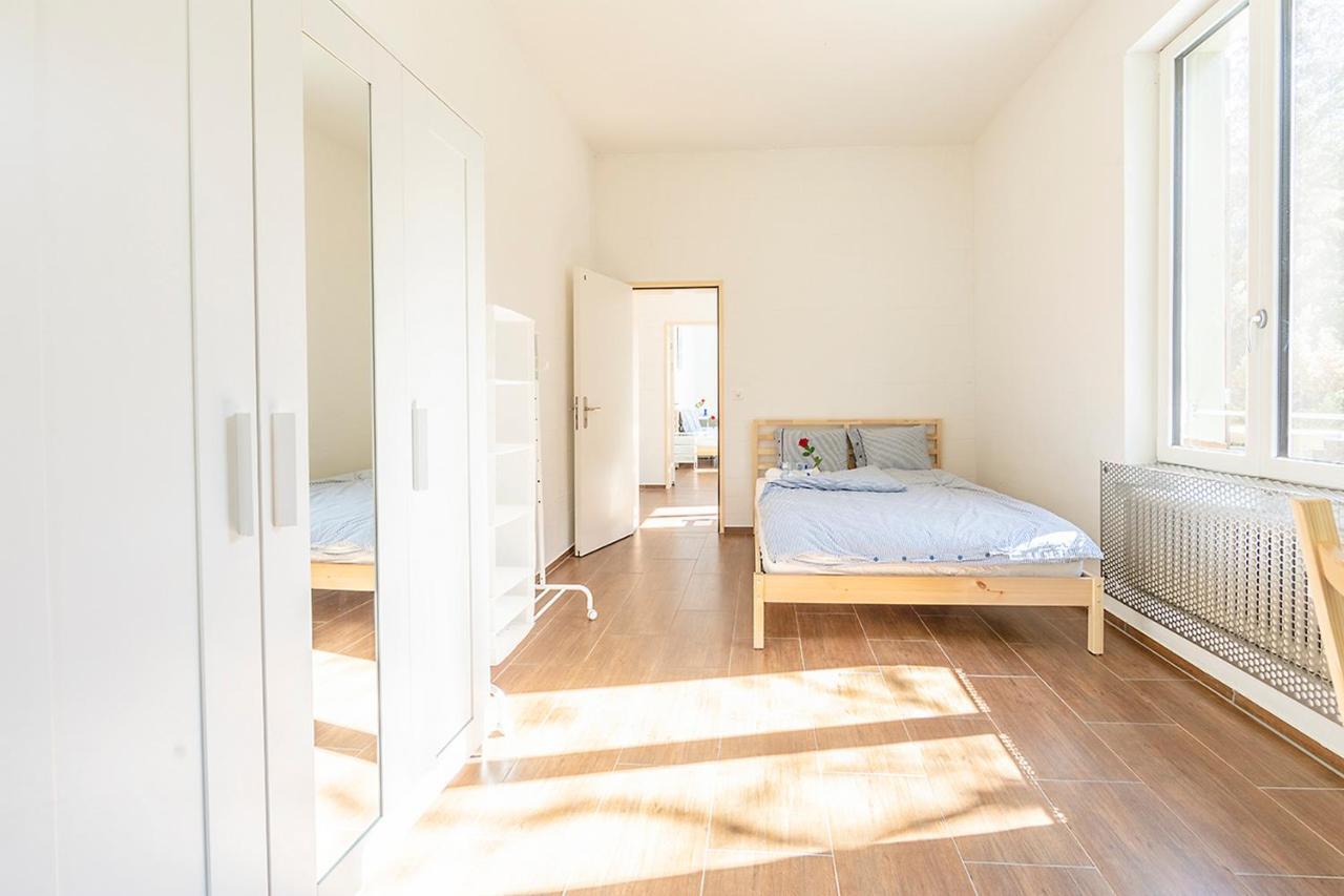 Simple Rooms - Yellow Inn St. Gallen Exterior photo